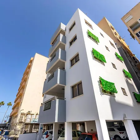 Airbnsea Centre Side Sea View * Larnaca