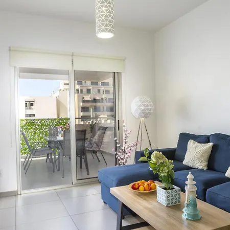 Airbnsea Centre Side Sea View לרנקה