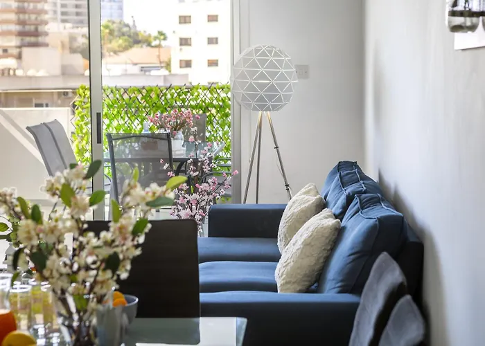 Airbnsea Centre Side Sea View Apartment