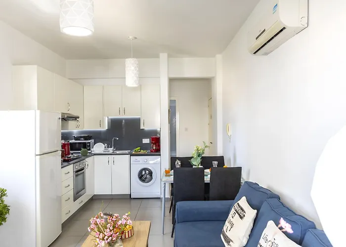 Airbnsea Centre Side Sea View 公寓 拉纳卡