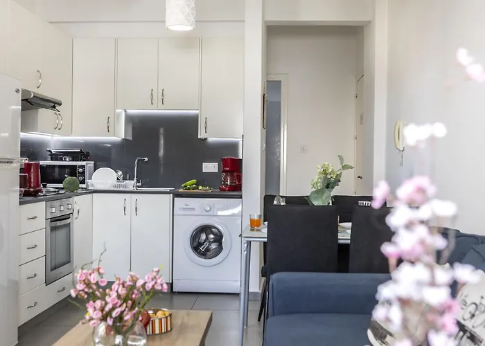 Airbnsea Centre Side Sea View * 拉纳卡