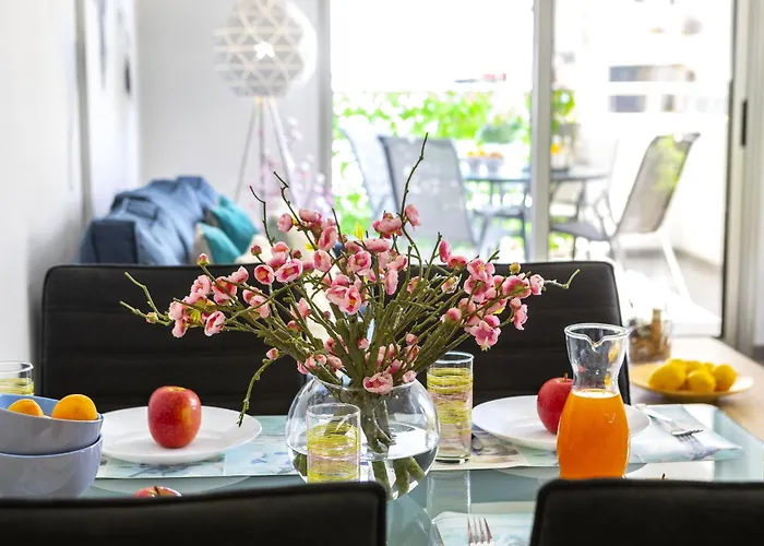 Airbnsea Centre Side Sea View Apartment Larnaca