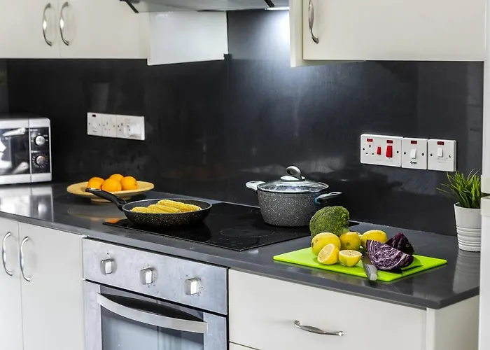 Airbnsea Centre Side Sea View 拉纳卡