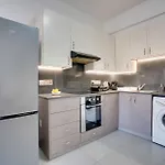 아파트 Airbnsea Centre Side Sea View 라르나카