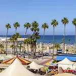Airbnsea Centre Side Sea View شقة *