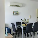 Airbnsea Centre Side Sea View * لارنكا