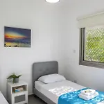 아파트 Airbnsea Centre Side Sea View 라르나카