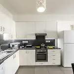 Airbnsea Centre Side Sea View * 라르나카