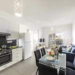 Airbnsea Centre Side Sea View 아파트 *