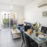 Airbnsea Centre Side Sea View * لارنكا