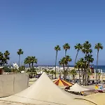 Airbnsea Centre Side Sea View 아파트