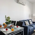 Airbnsea Centre Side Sea View 라르나카