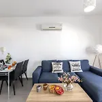 Airbnsea Centre Side Sea View 아파트