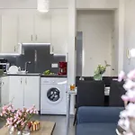 Airbnsea Centre Side Sea View * 라르나카