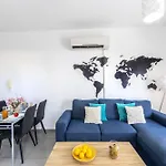 아파트 Airbnsea Centre Side Sea View 라르나카