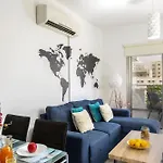 아파트 Airbnsea Centre Side Sea View 라르나카