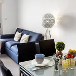Airbnsea Centre Side Sea View 라르나카