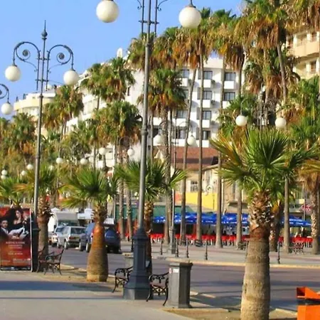 Airbnsea Centre Apts Apartament