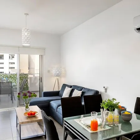 Airbnsea Centre Side Sea View * Ларнака