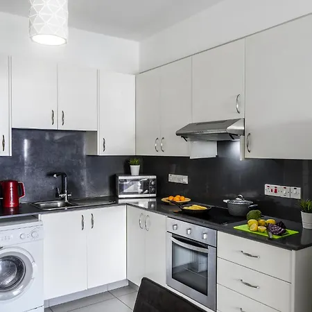 Airbnsea Centre Side Sea View * Larnaca