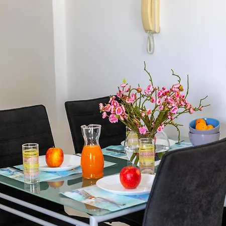 Airbnsea Centre Side Sea View Apartment