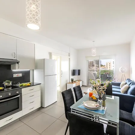 Airbnsea Centre Apts Apartament Larnaca