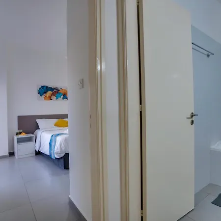 Airbnsea Centre Apts Apartament Larnaca