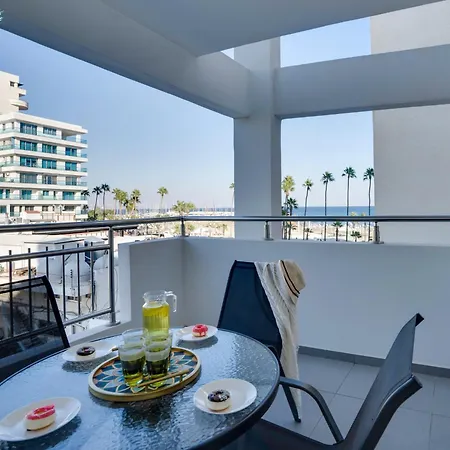 Airbnsea Centre Side Sea View Apartment Larnaca