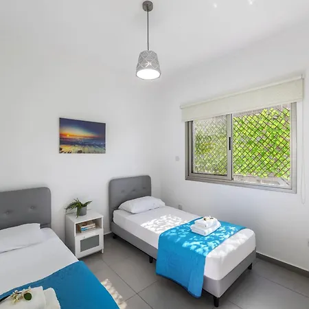 Airbnsea Centre Side Sea View 라르나카