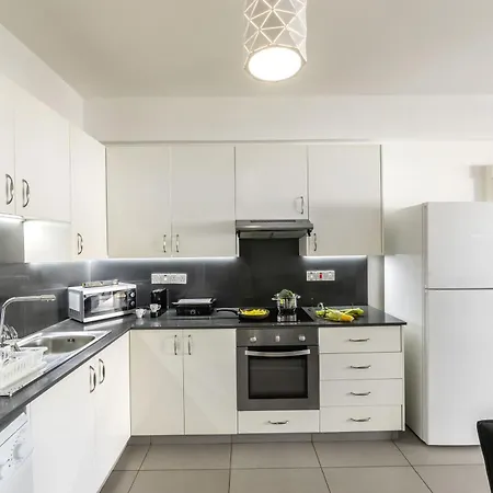 Airbnsea Centre Side Sea View * Ларнака