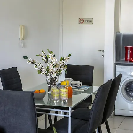 Airbnsea Centre Side Sea View Ларнака