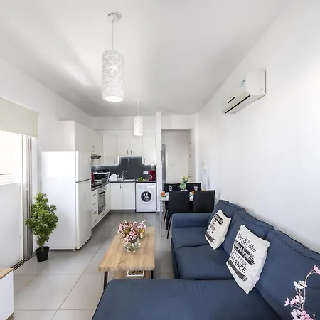 Airbnsea Centre Side Sea View Апартаменты Ларнака
