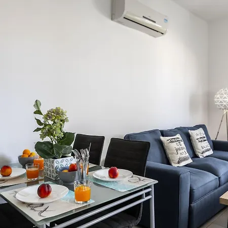 Airbnsea Centre Side Sea View 라르나카