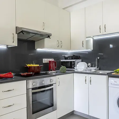 Airbnsea Centre Side Sea View * 라르나카
