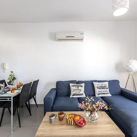 Airbnsea Centre Side Sea View Апартаменты