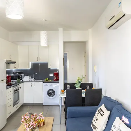 Airbnsea Centre Side Sea View Апартаменты Ларнака