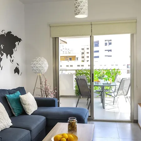 Airbnsea Centre Side Sea View Апартаменты *