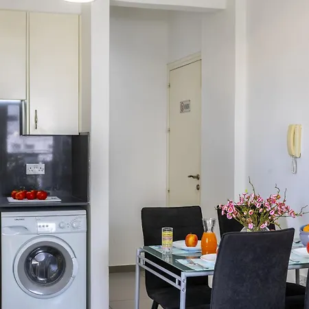 Airbnsea Centre Side Sea View Апартаменты *