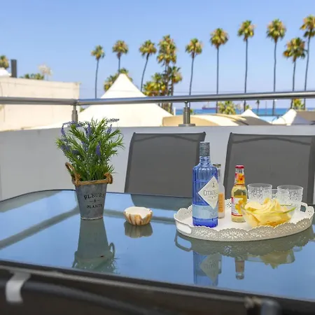 Airbnsea Centre Side Sea View Апартаменты *