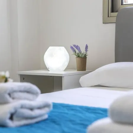 아파트 Airbnsea Centre Side Sea View 라르나카