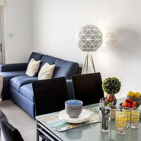 Airbnsea Centre Side Sea View Ларнака