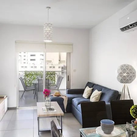 Апартаменты Airbnsea Centre Side Sea View *