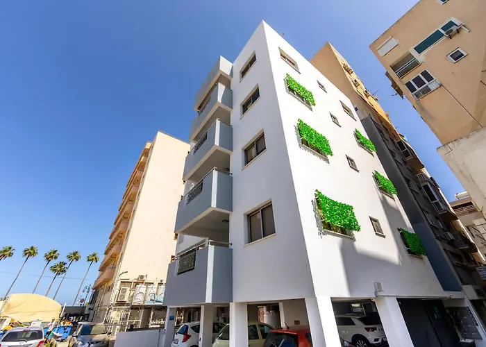 Airbnsea Centre Side Sea View * Lárnaca