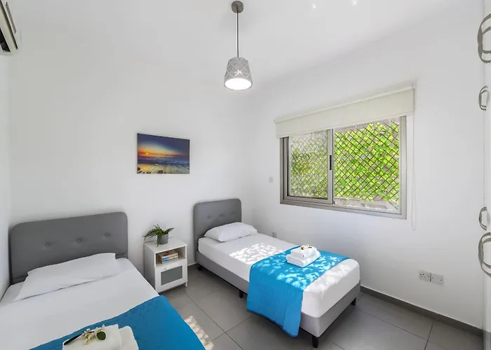 Airbnsea Centre Side Sea View Lárnaca