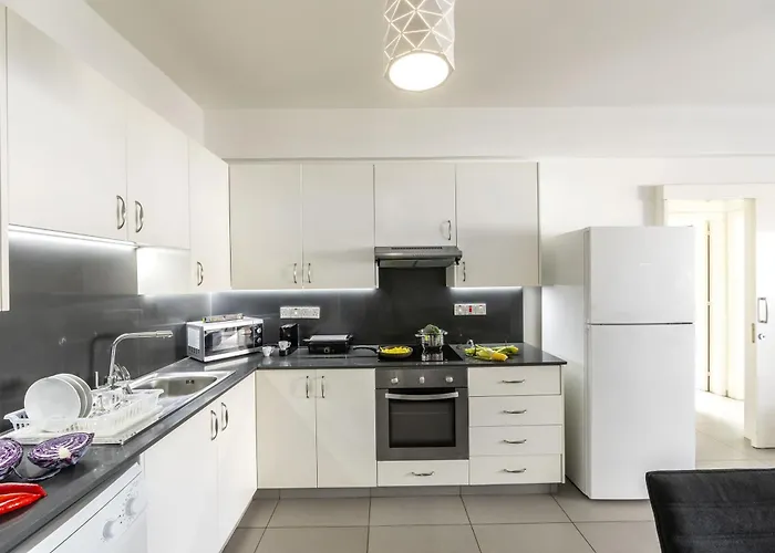 Airbnsea Centre Side Sea View * Larnaca