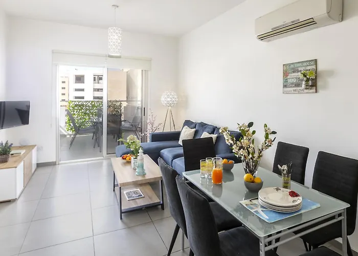 Airbnsea Centre Side Sea View * Lárnaca