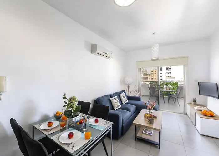 Airbnsea Centre Side Sea View Apartament Larnaca