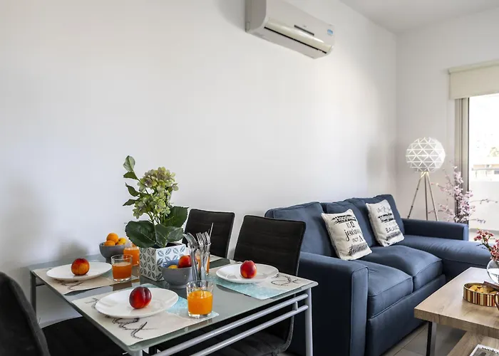 Airbnsea Centre Side Sea View Larnaca