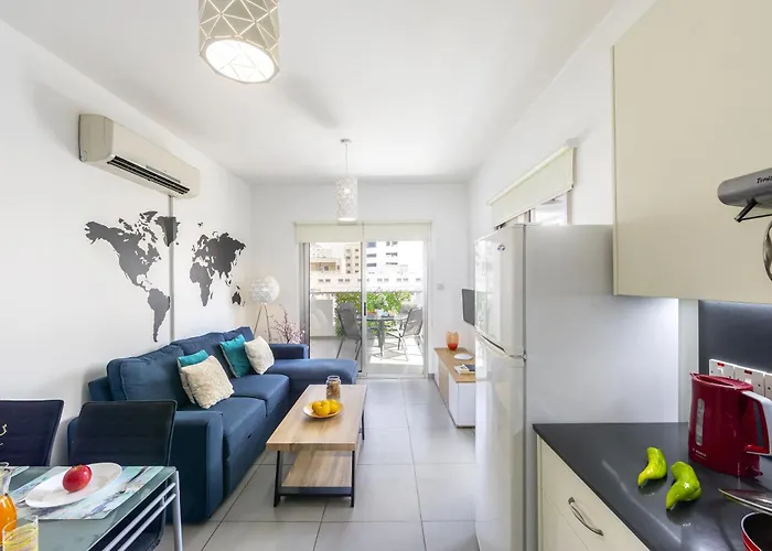 Airbnsea Centre Side Sea View * Lárnaca