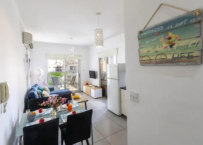 Airbnsea Centre Side Sea View Apartamento Lárnaca